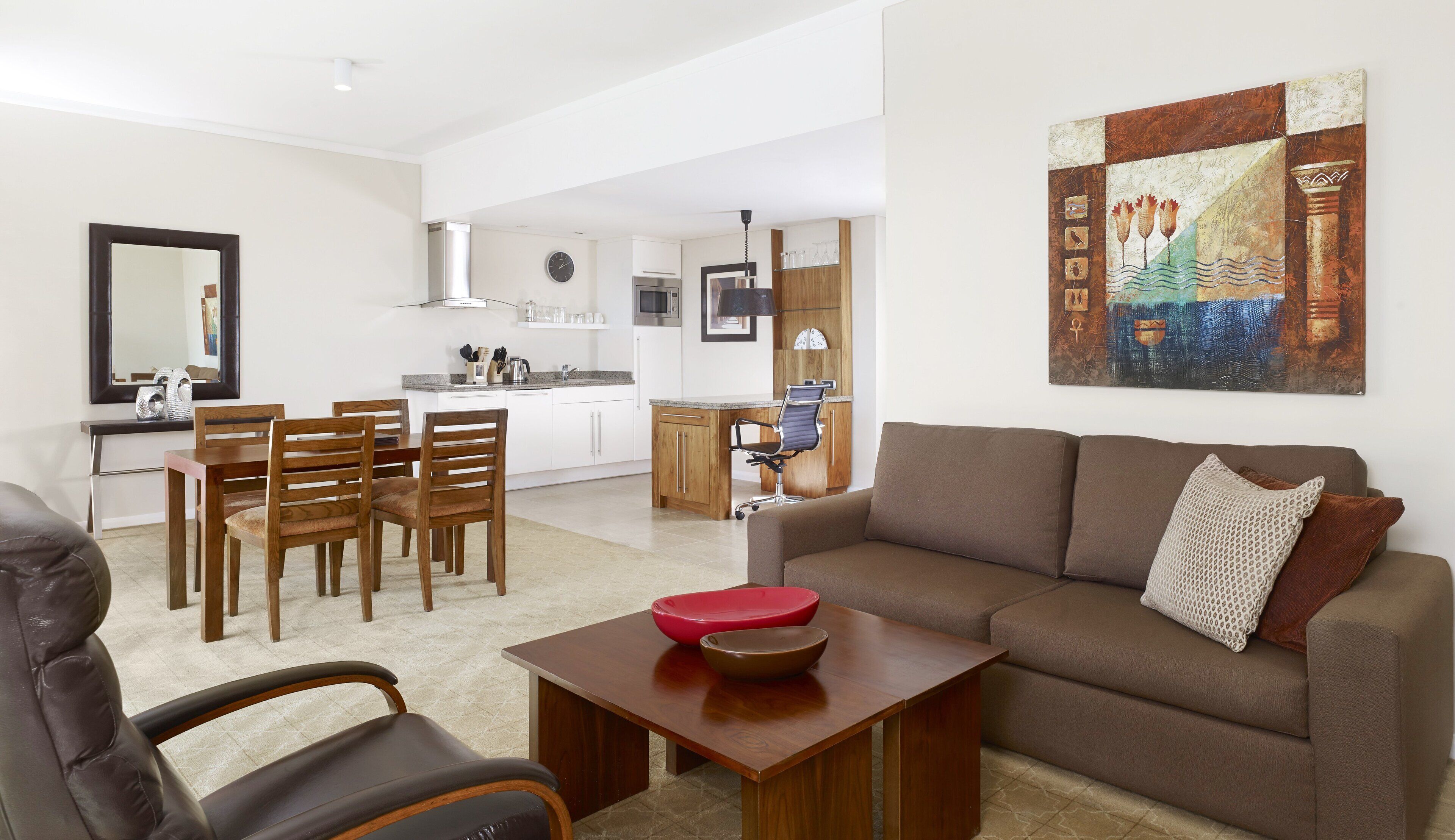 Couette en duvet d'oie, coffres-forts dans les chambres, bureau