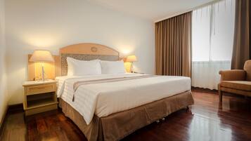In-room safe, desk, soundproofing, free WiFi