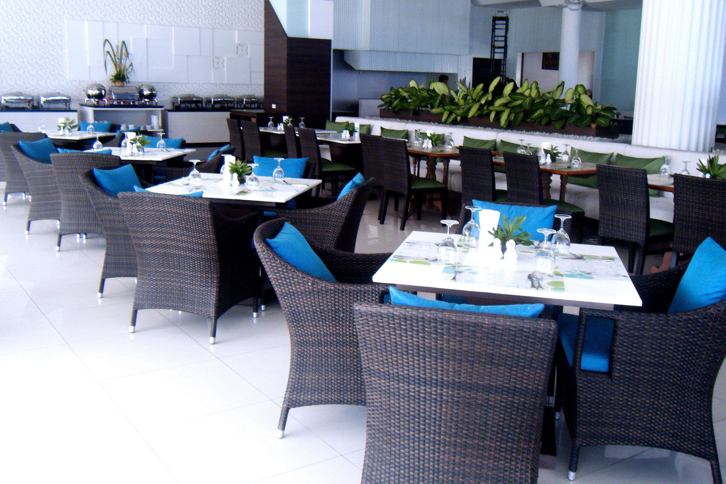 2 restaurants, breakfast, lunch, dinner served; international cuisine