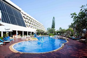 2 piscinas al aire libre