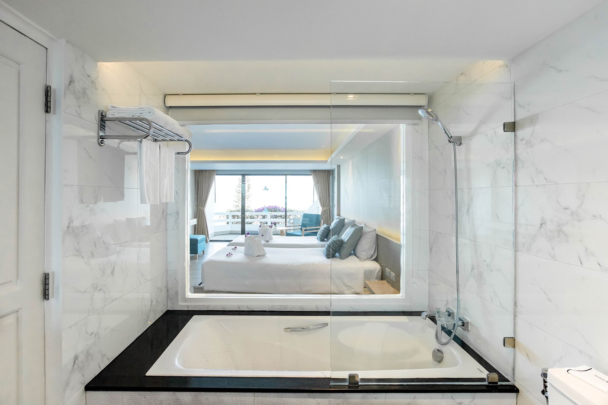 superior room | bathroom | free toiletries, slippers, towels