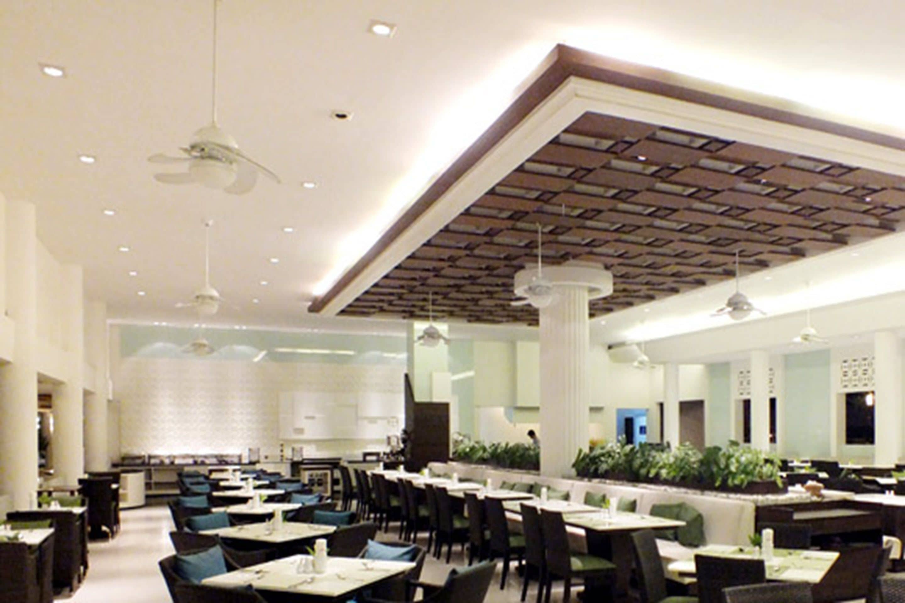 2 restaurants, breakfast, lunch, dinner served; international cuisine