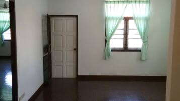 Exclusive Penthouse, 4 Bedrooms, Smoking, Mountain View | Living area | 32-inch LED TV with cable channels, TV, computer