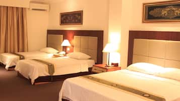 Minibar, in-room safe, desk, iron/ironing board