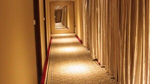 A long, narrow hallway with a patterned carpet and a red stripe running down the center. - Diamond Hotel (Phnom Penh)