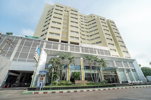 Building design - Summit Pavilion (Bangkok)