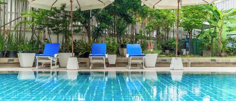 Outdoor pool, pool umbrellas, sun loungers