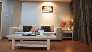Luxury Suite | Living area | 32-inch LED TV with satellite channels, TV