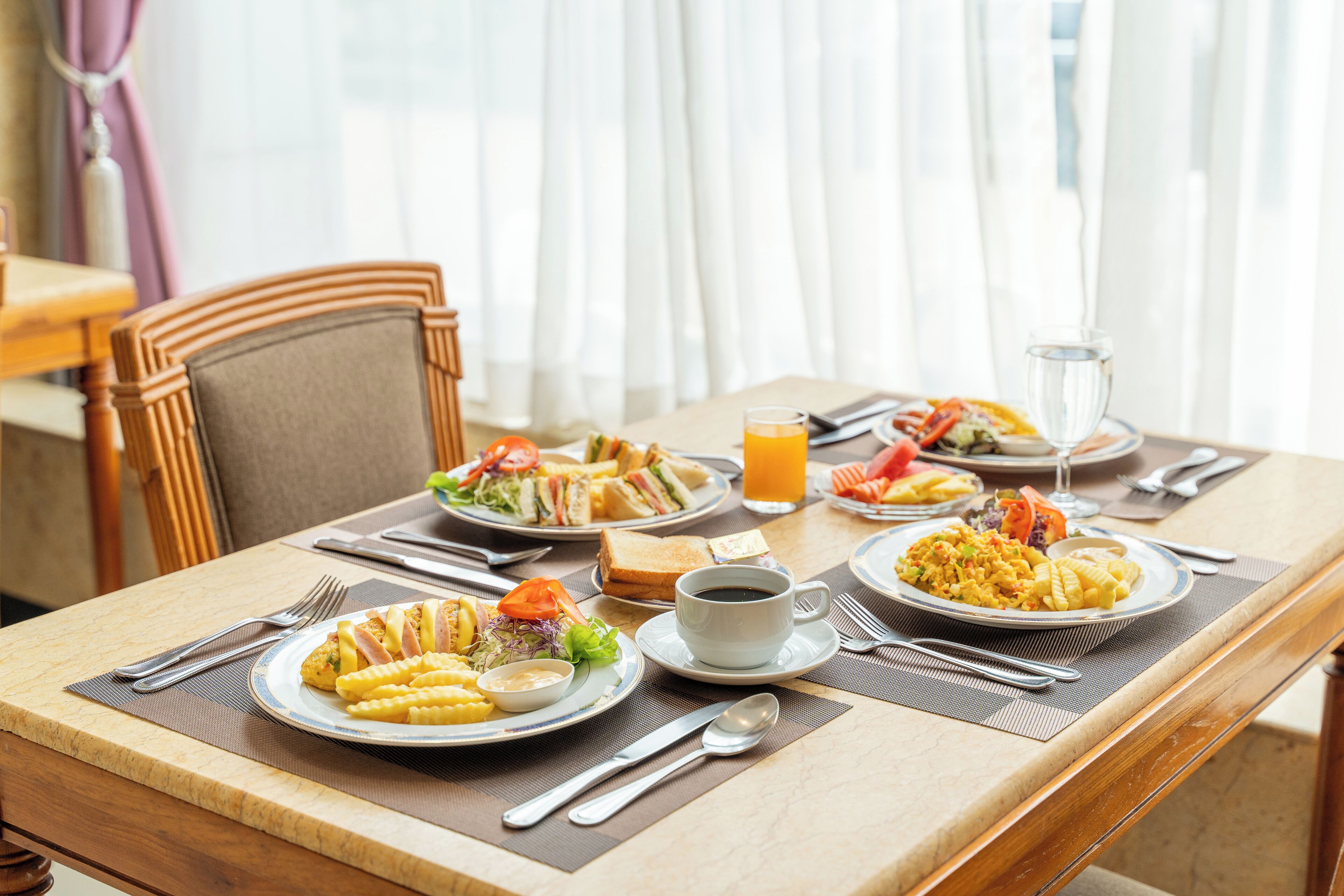 Daily cooked-to-order breakfast (THB 250 per person)