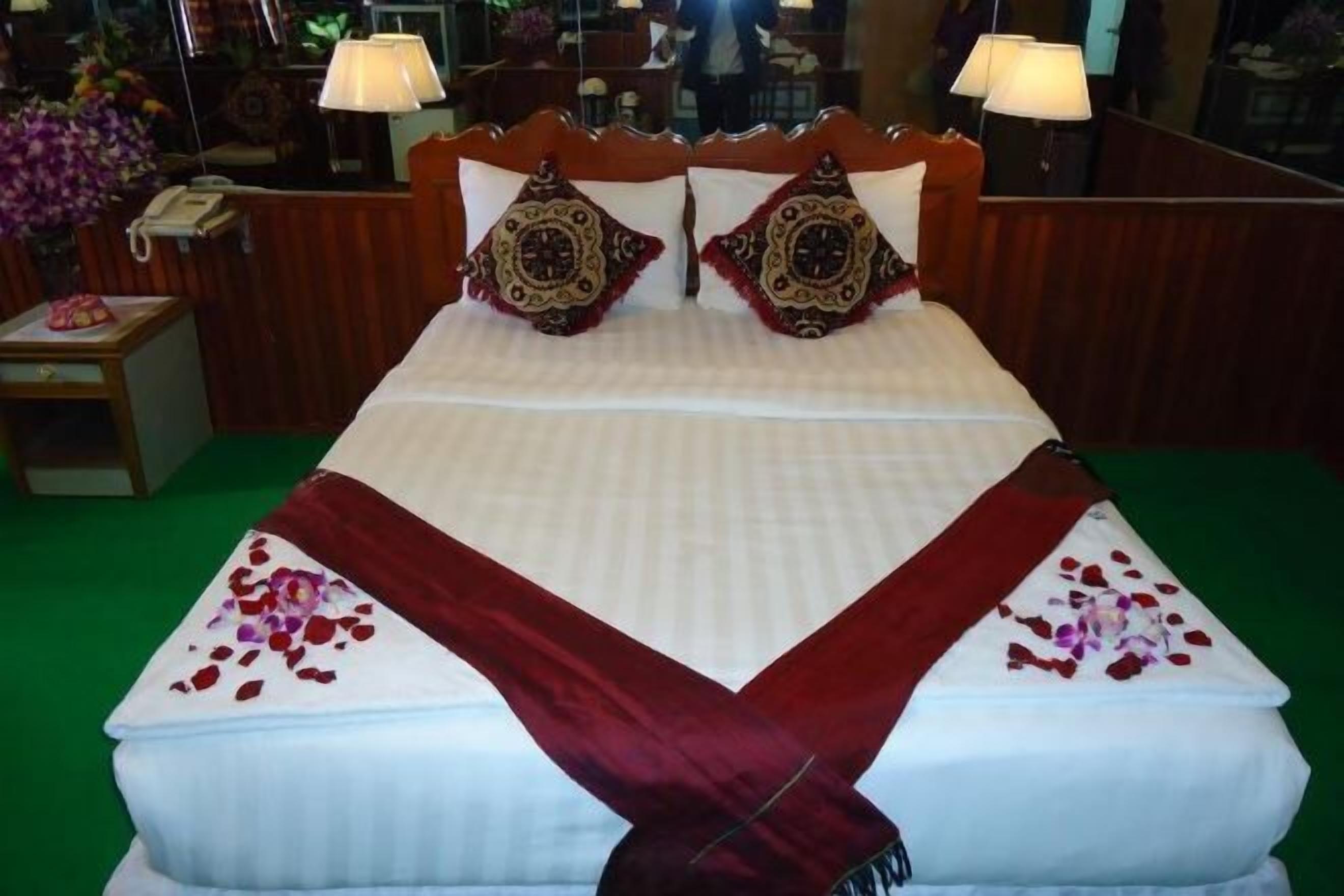 Hypo-allergenic bedding, minibar, in-room safe, rollaway beds