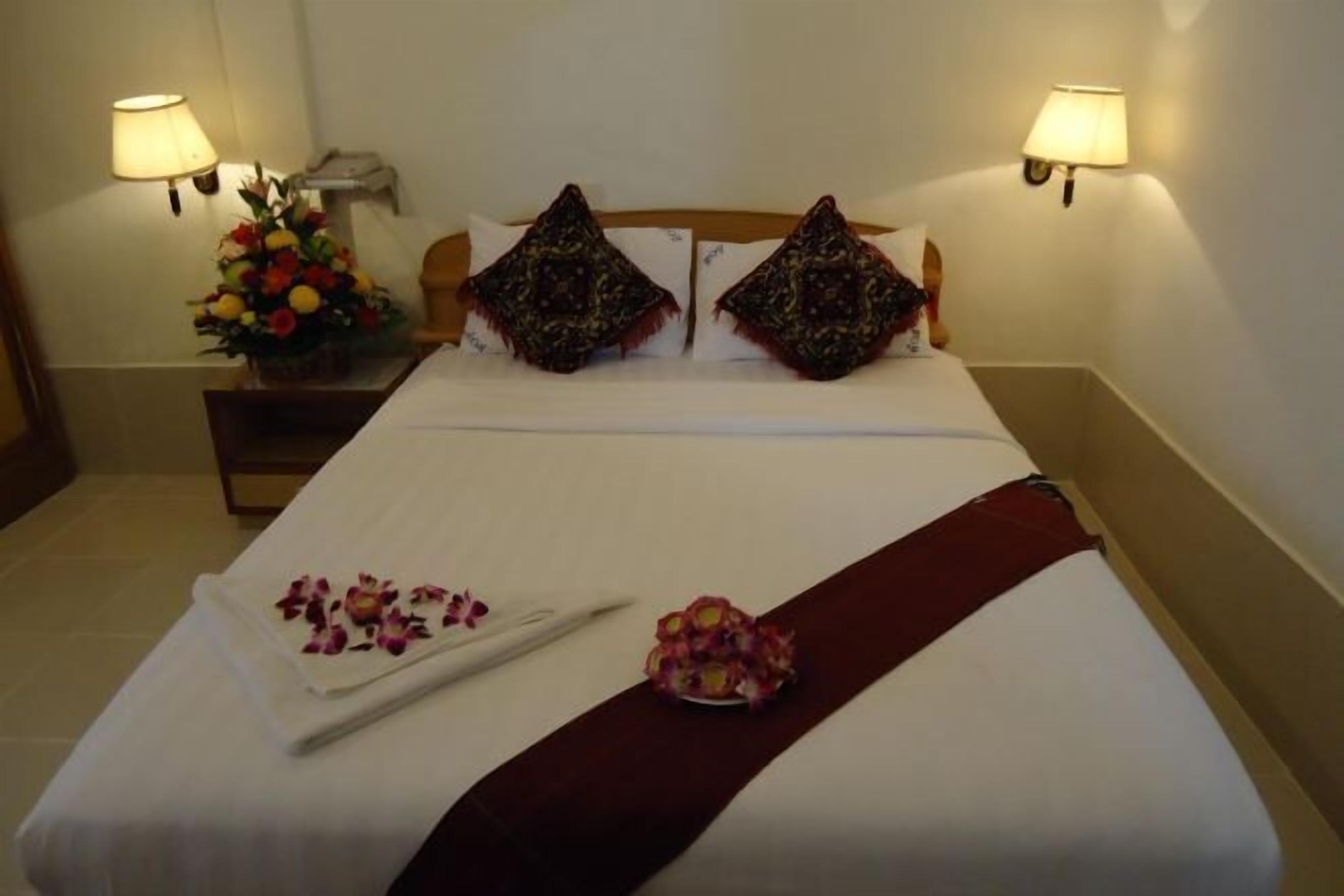 Hypo-allergenic bedding, minibar, in-room safe, rollaway beds