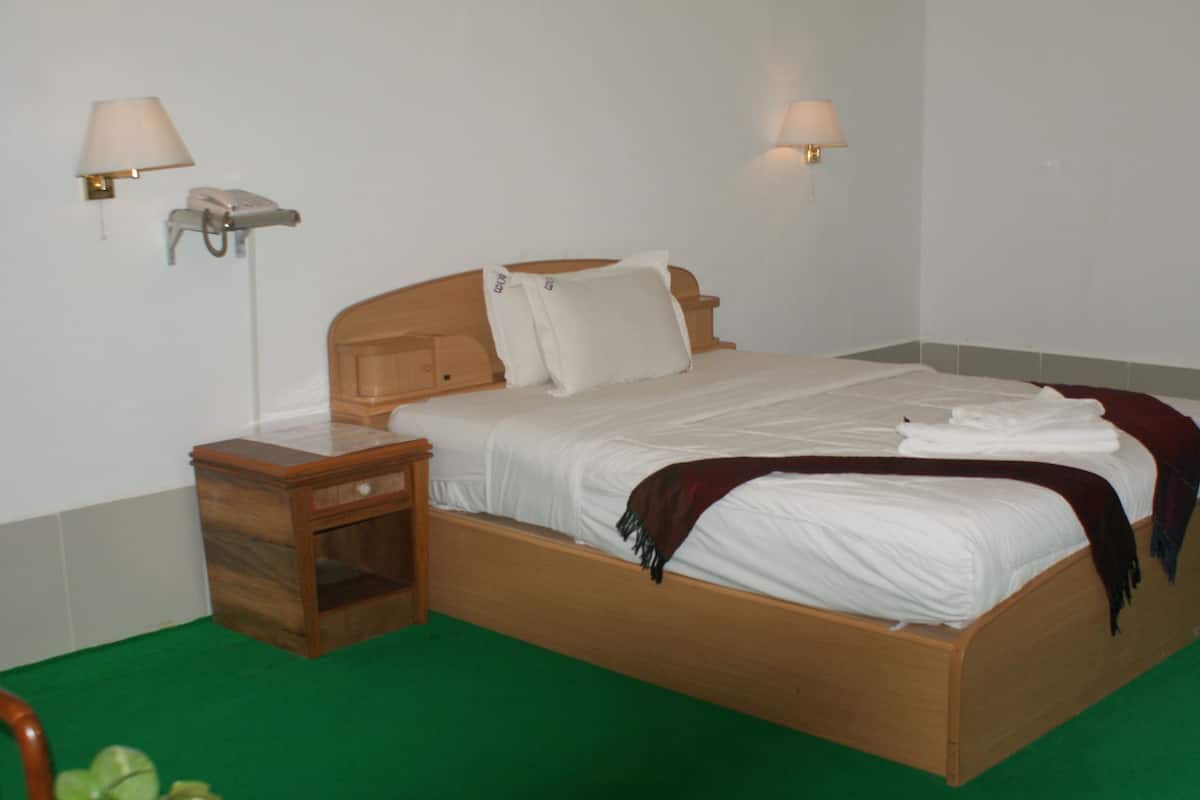Hypo-allergenic bedding, minibar, in-room safe, rollaway beds