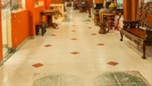 A spacious corridor with wooden ceiling and tiled floor, leading to a KFC restaurant on the left. - Asia Hotel (Phnom Penh)