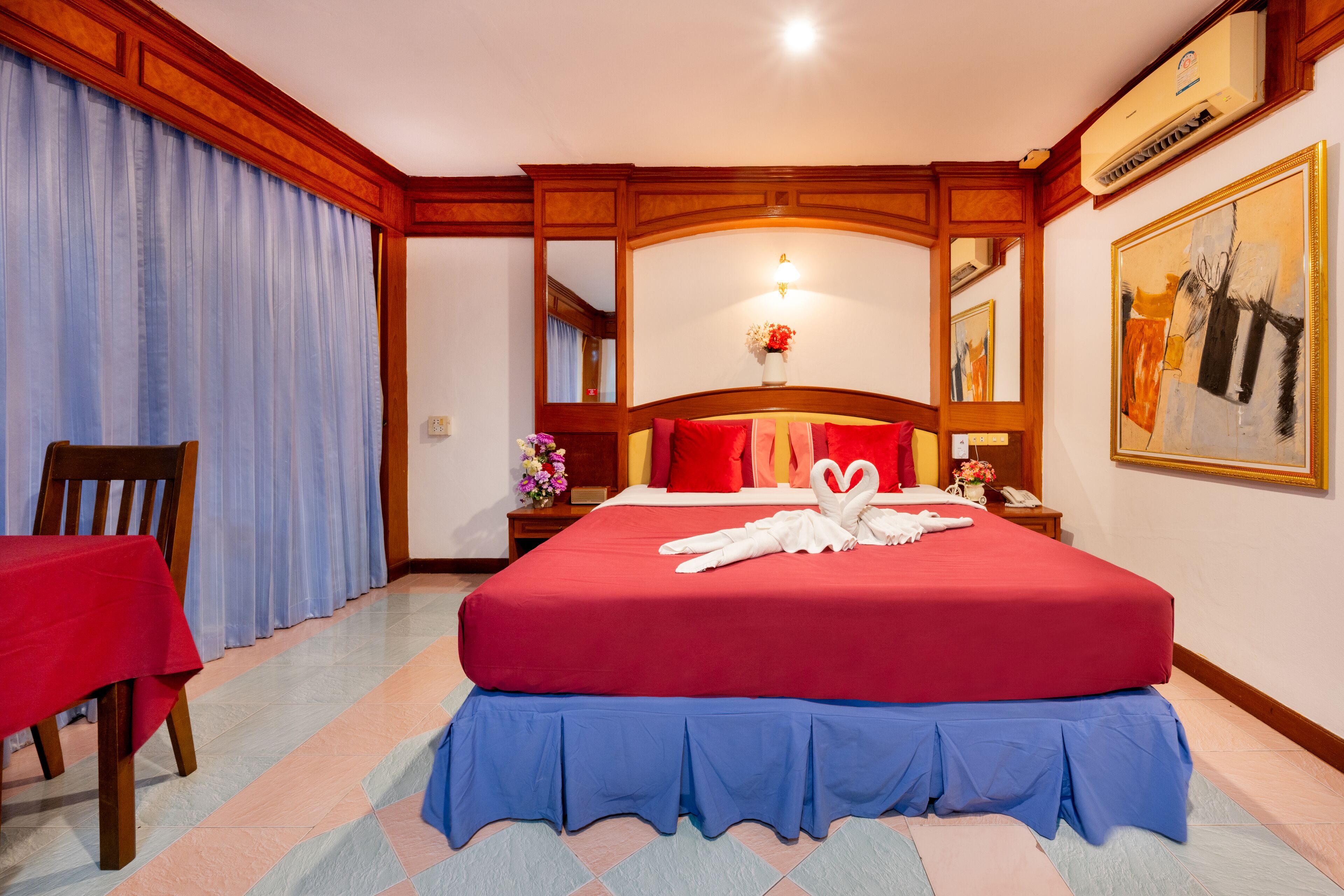 Sweet Suite Room | Premium bedding, minibar, in-room safe, individually furnished