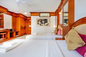 A hotel room with two beds, a desk, and a mirror. - Lamai Hotel (Patong)