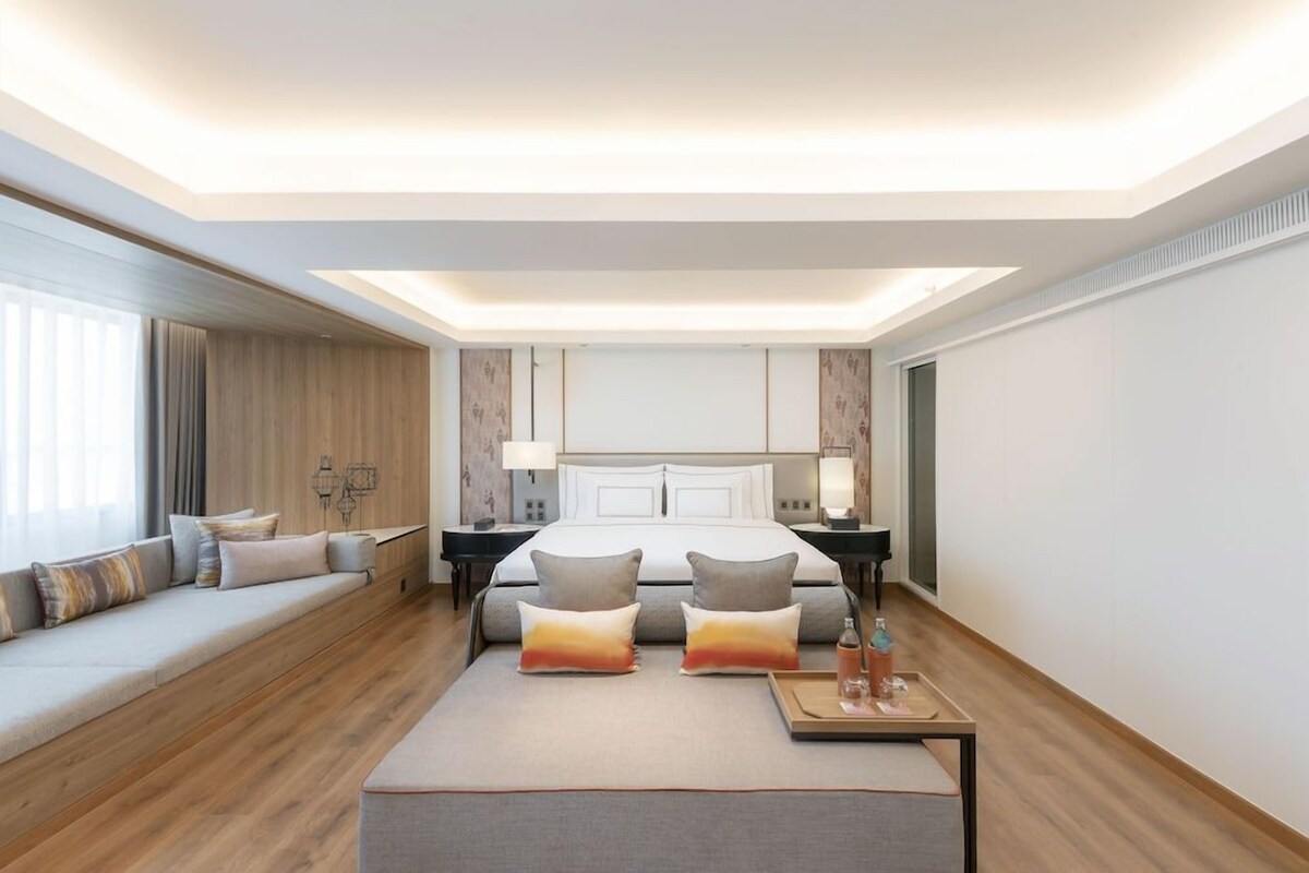 Minibar, in-room safe, desk, blackout curtains