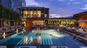 2 outdoor pools, pool umbrellas, pool loungers