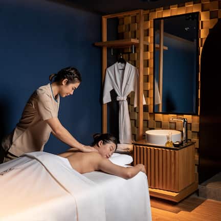 Couples treatment rooms, sauna, body treatments, aromatherapy