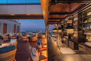 Cocktail bar, poolside views, open daily