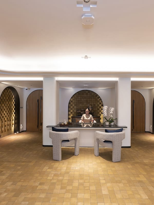 Couples treatment rooms, sauna, steam room, body treatments