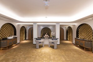 Couples treatment rooms, sauna, body treatments, aromatherapy