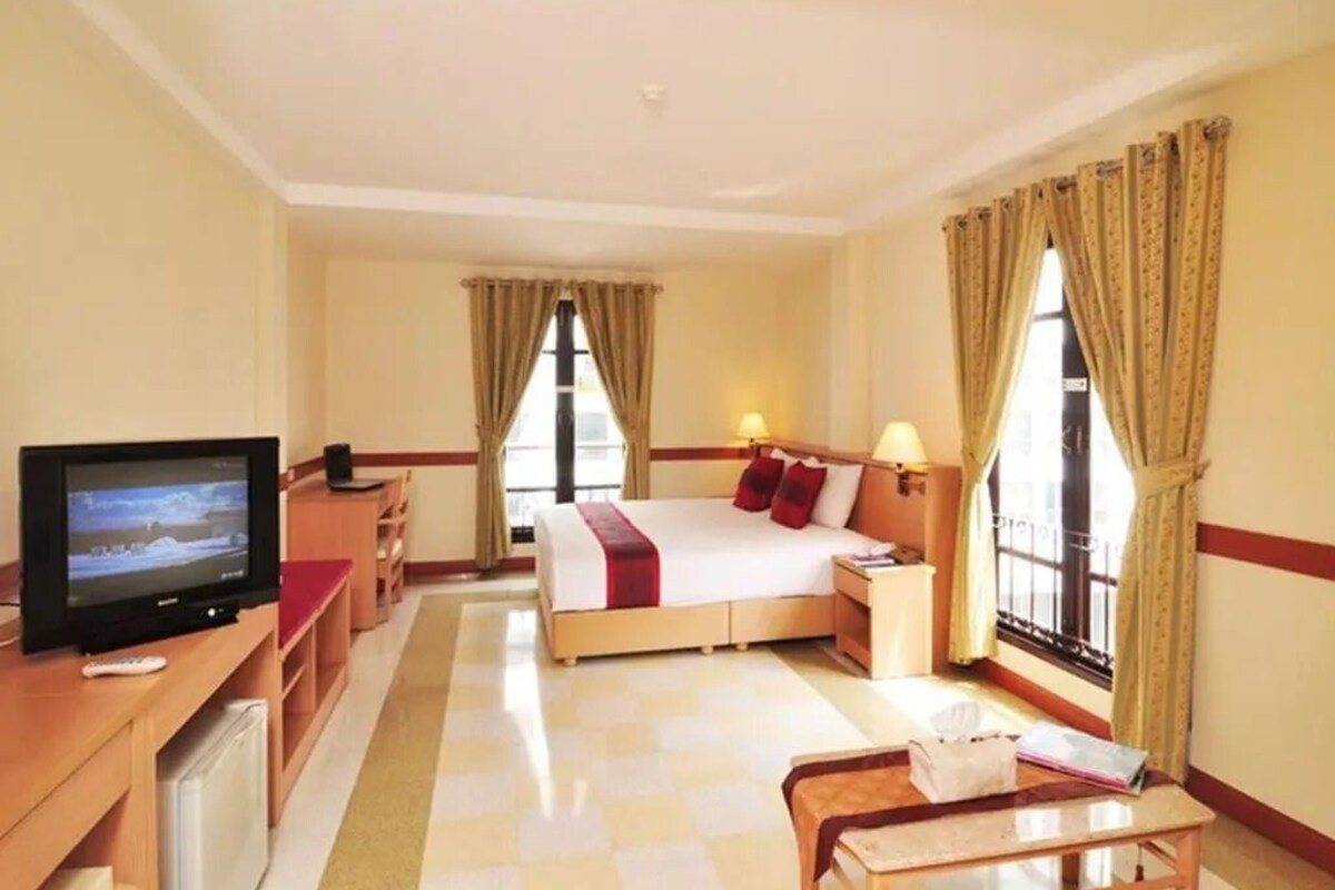 In-room safe, blackout drapes, WiFi (free), bed sheets