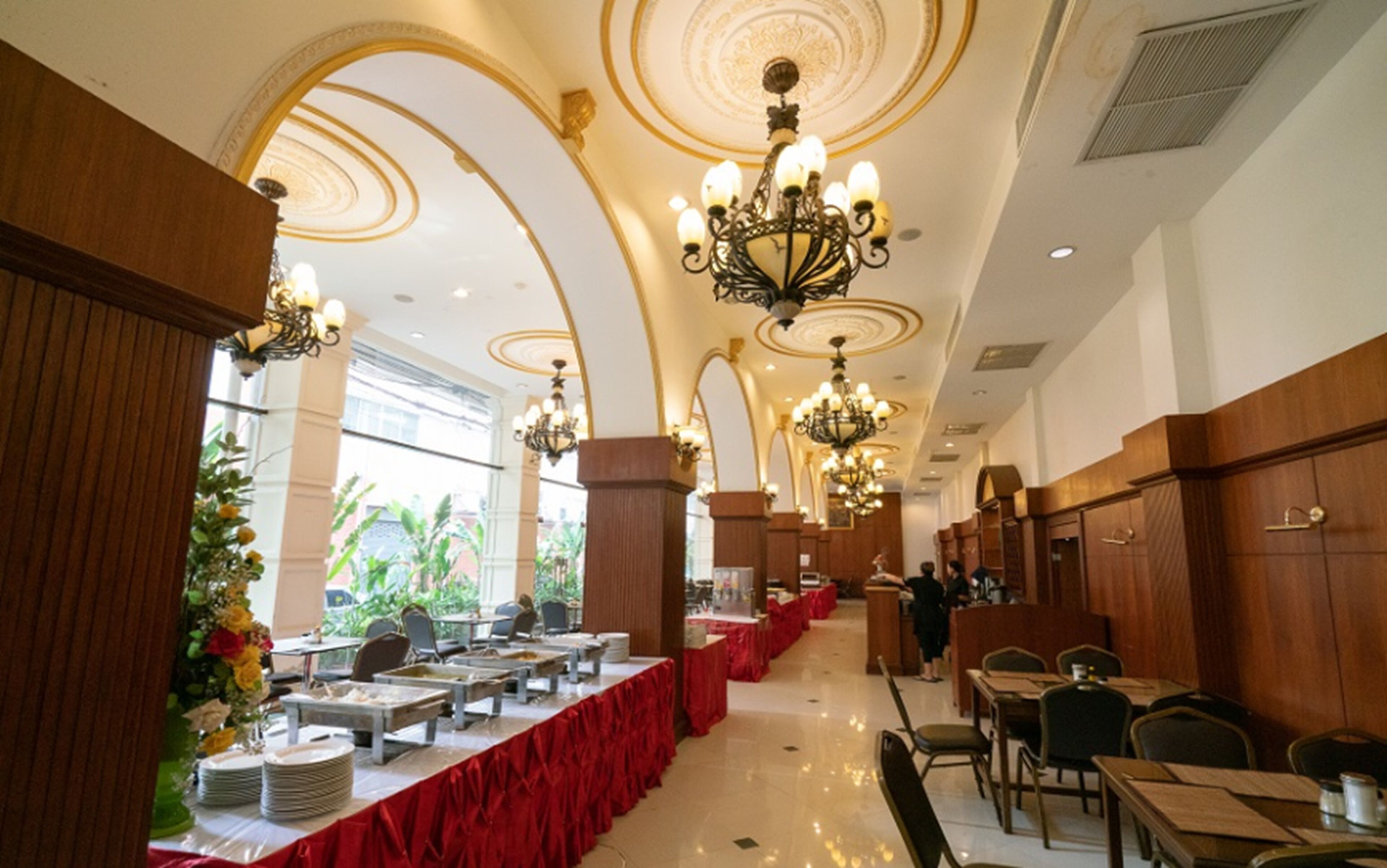 Frokostbuffé hver dag (THB 200 per person)