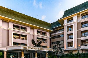 A multi-story hotel with balconies and a prominent eagle sculpture on the facade. - The Beverly Hotel Pattaya (Pattaya)