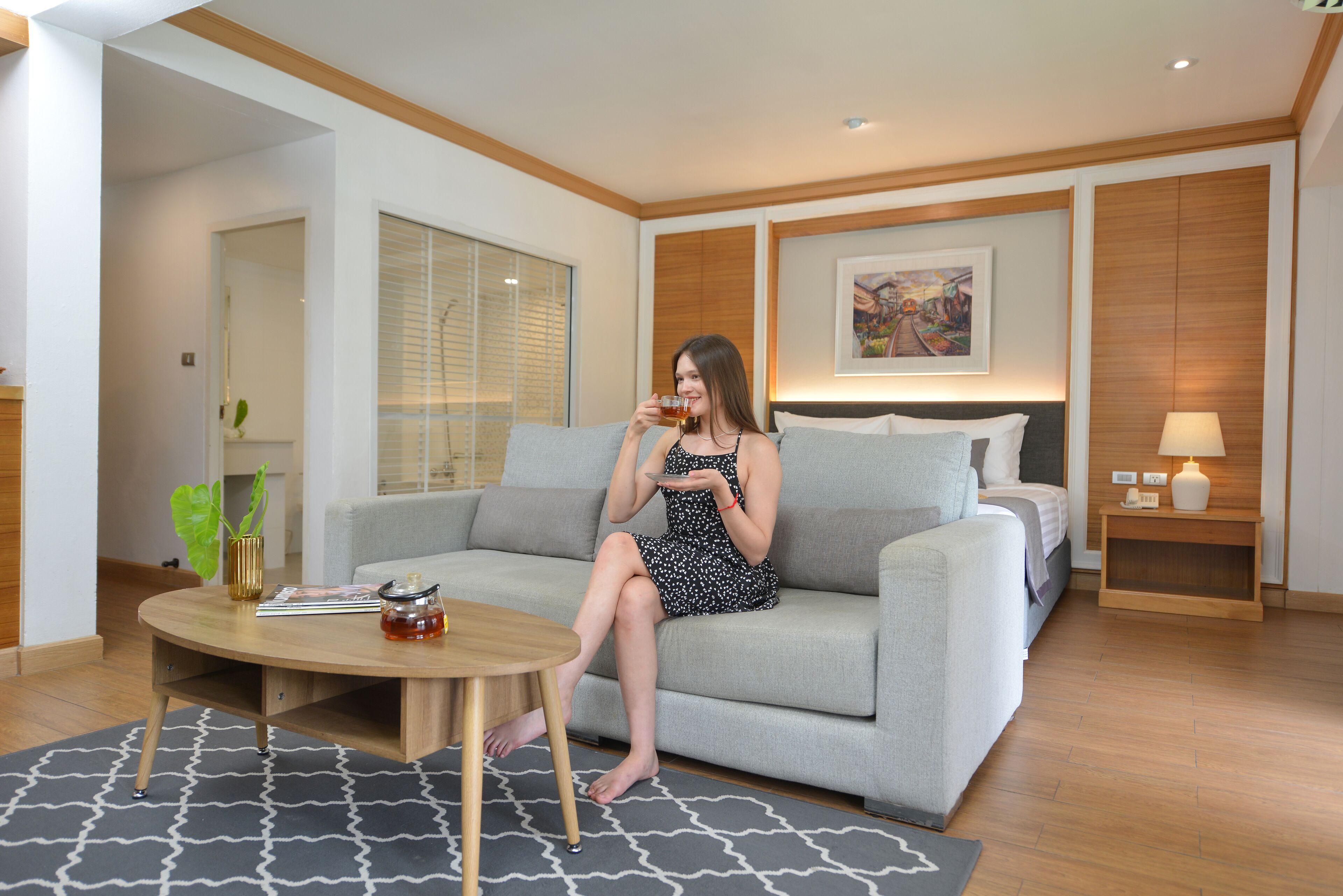 Suite Room King Bed with Living area | Minibar, in-room safe, desk, rollaway beds