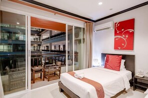 高级房 | 迷你吧、客房内保险箱、办公桌、遮光窗帘