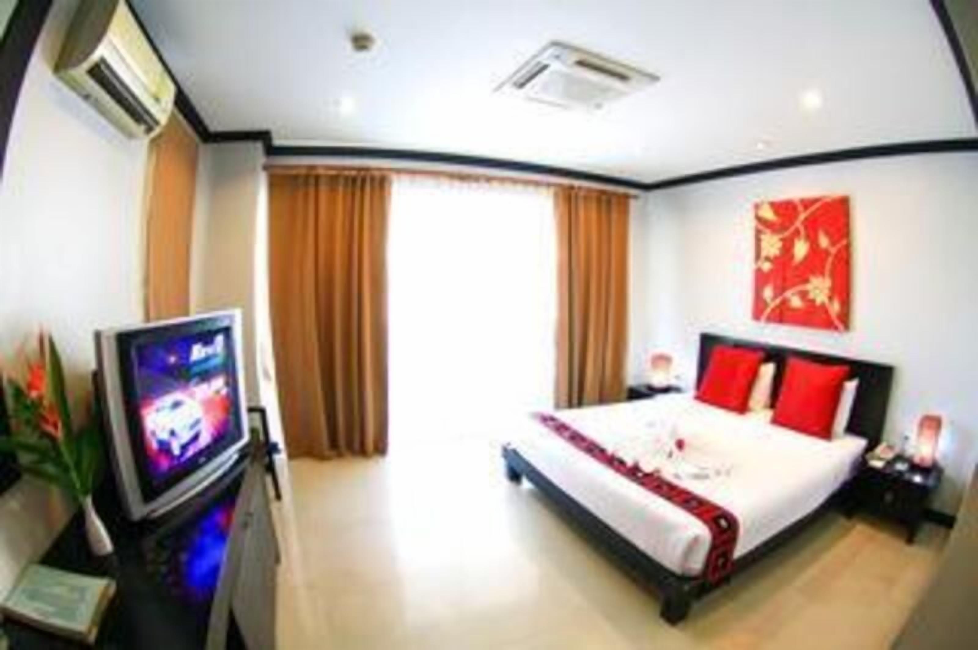 Minibar, in-room safe, desk, blackout drapes