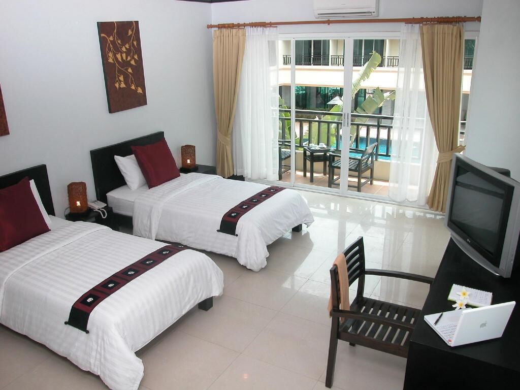 Minibar, in-room safe, desk, blackout drapes