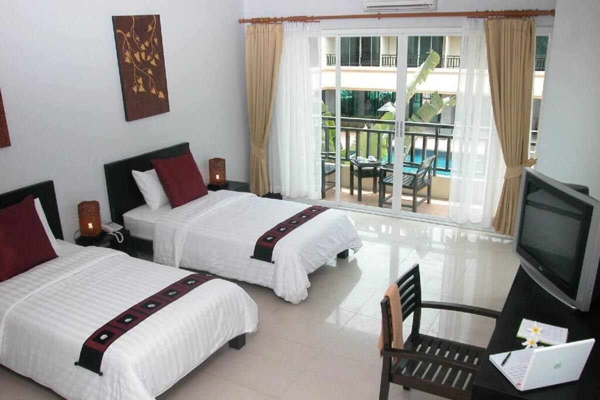 Minibar, in-room safe, desk, blackout drapes