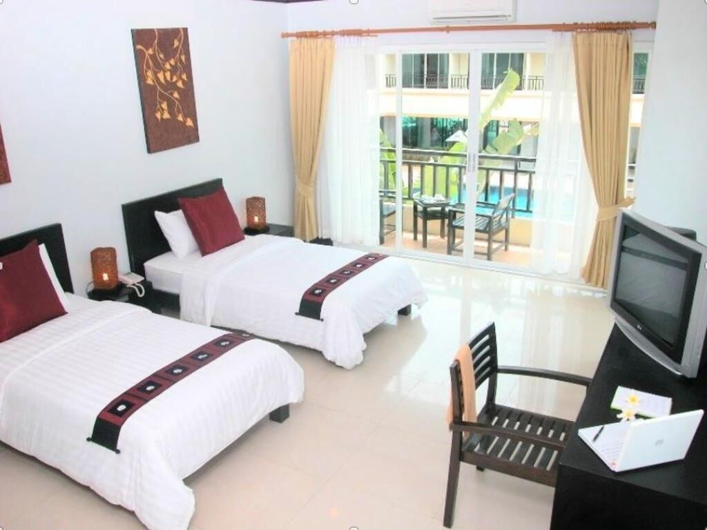 Minibar, in-room safe, desk, blackout drapes