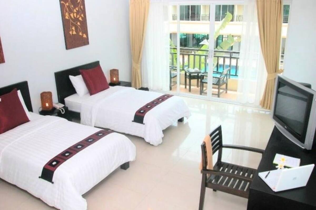 Minibar, in-room safe, desk, blackout drapes