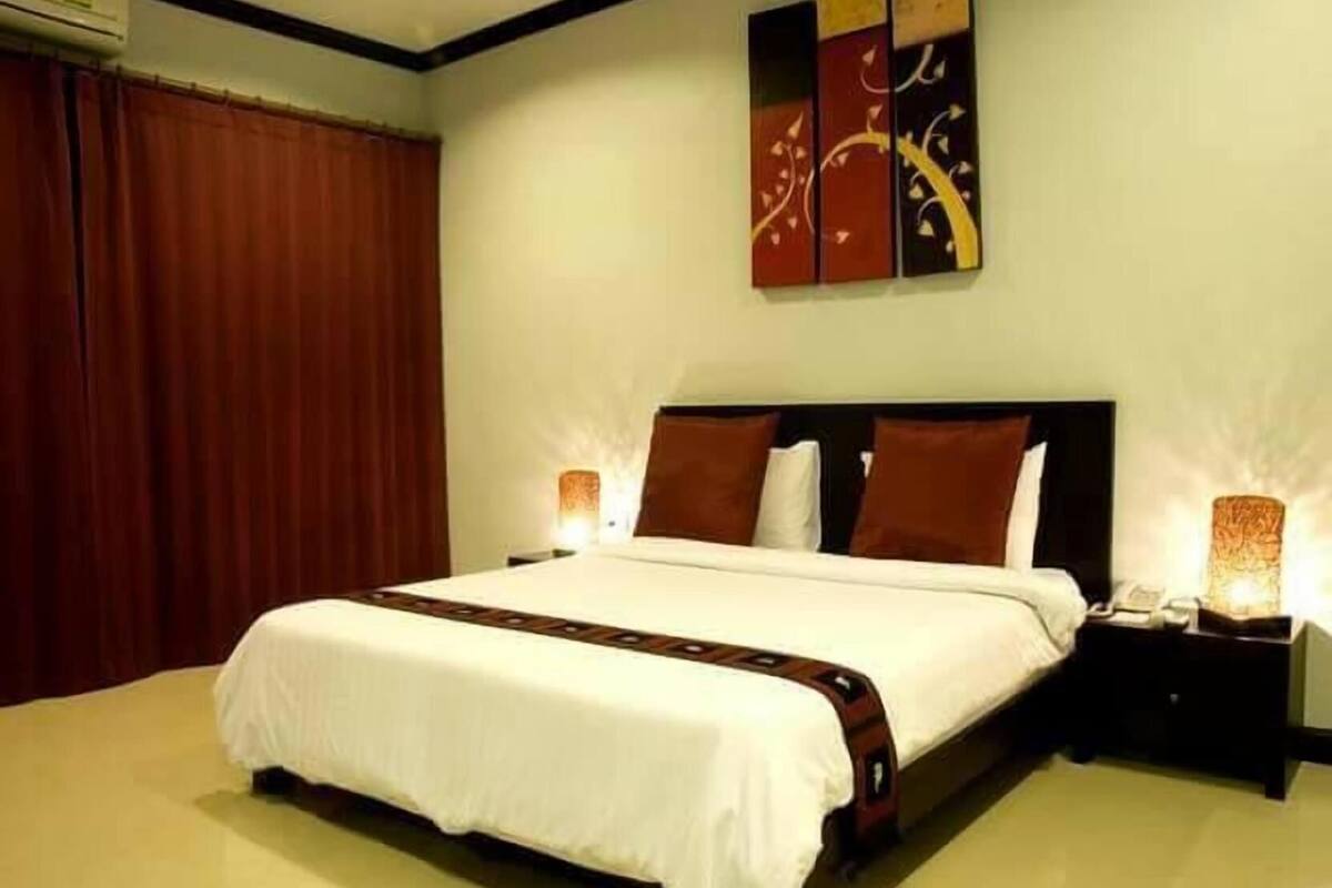 Minibar, in-room safe, desk, blackout drapes