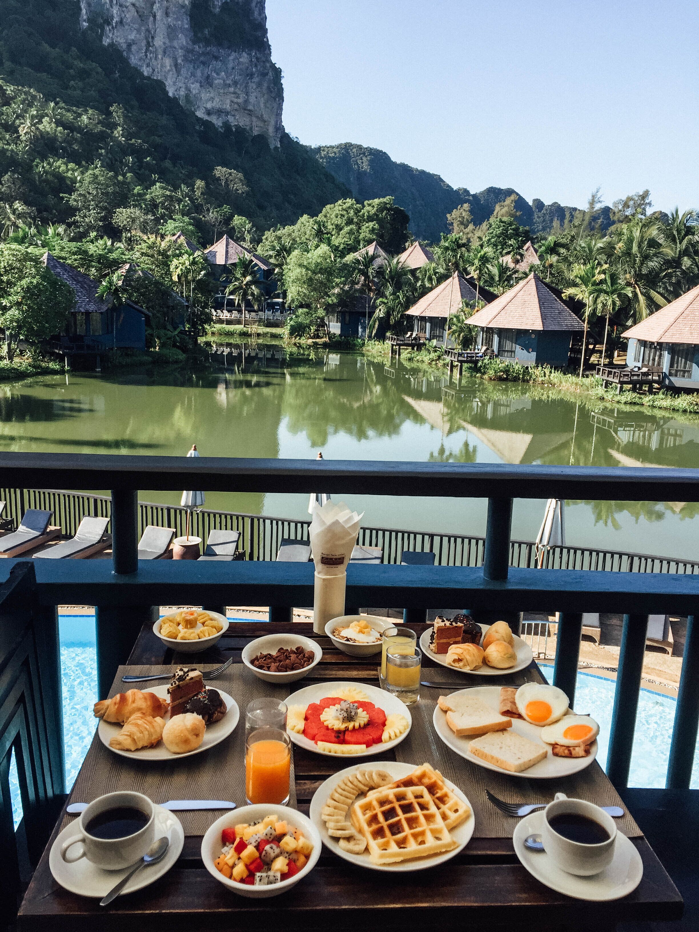 Daily buffet breakfast (THB 300 per person)