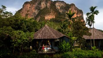 Private Cottage | Minibar, in-room safe, desk, blackout curtains