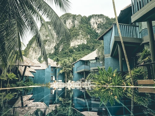 Peace Laguna Resort & Spa