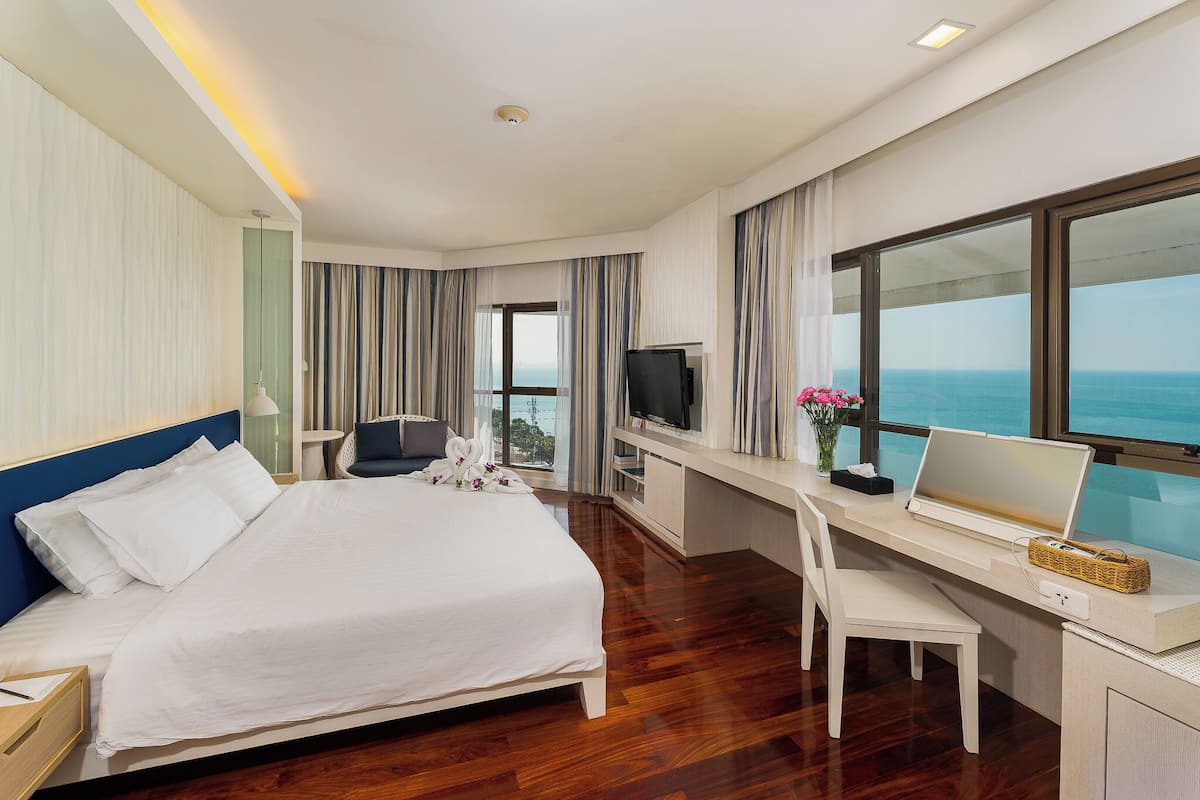 Honeymoon Suite Sea View Main Wing | Desk, laptop workspace, free WiFi, bed sheets