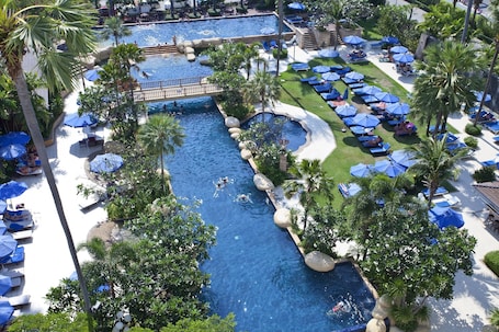 2 outdoor pools. Jomtien Palm Beach Hotel And Resort