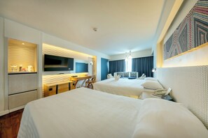 Desk, laptop workspace, free WiFi, bed sheets - Jomtien Palm Beach Hotel And Resort (Pattaya)