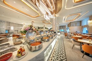 Bữa sáng buffet hàng ngày (400 THB/mỗi người) 