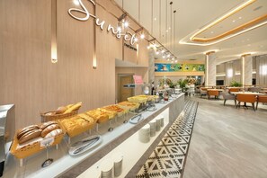 Café da manhã com buffet todos os dias mediante uma taxa