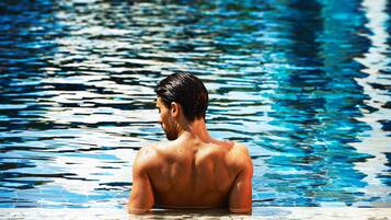 Daily cooked-to-order breakfast (THB 765.00 per person)