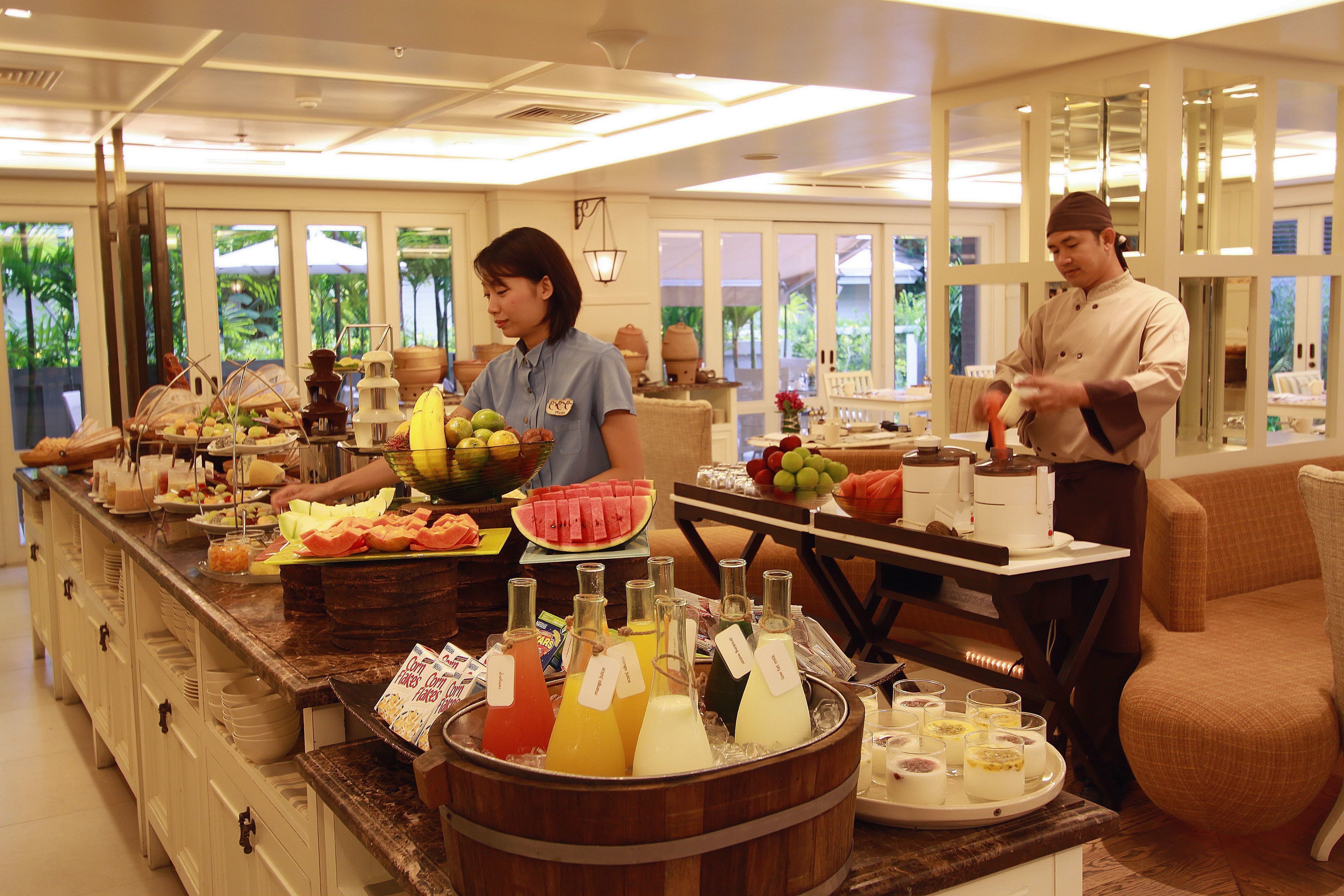 daily buffet breakfast (thb 800 per person)
