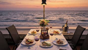 2 restaurantes, se sirve desayuno