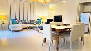 North/south Rest Pavilion | Living area | 43-inch LCD TV with cable channels