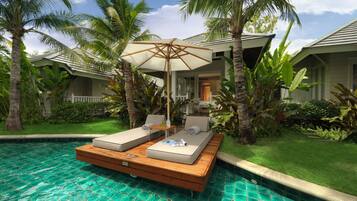 Pool Village | Minibar, in-room safe, desk, soundproofing