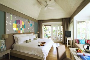 Pool Village | Minibar, in-room safe, desk, soundproofing